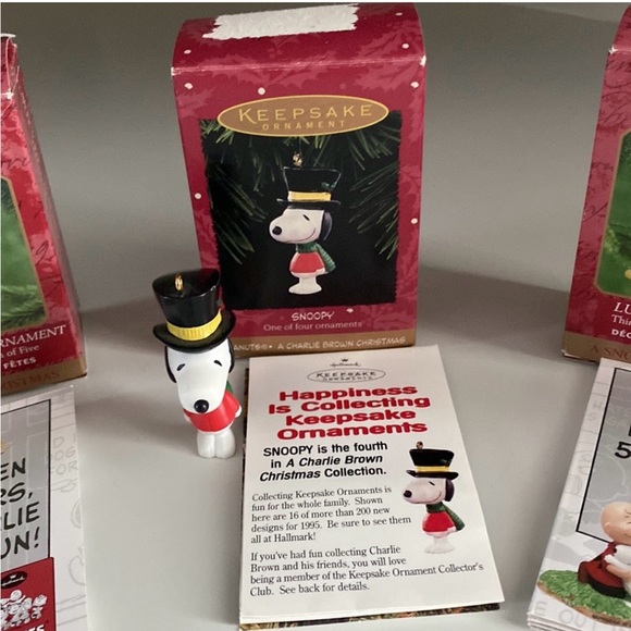 Peanuts - HALLMARK VTG ~ all boxed bundle/3 ornaments & Snoopy stocking holder - Picture 9 of 9